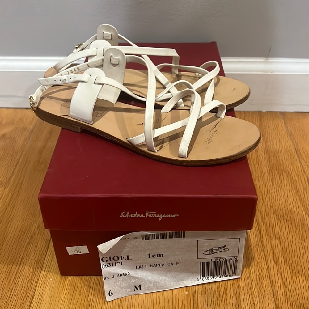 Salvatore Ferragamo Womens sandals sz 6